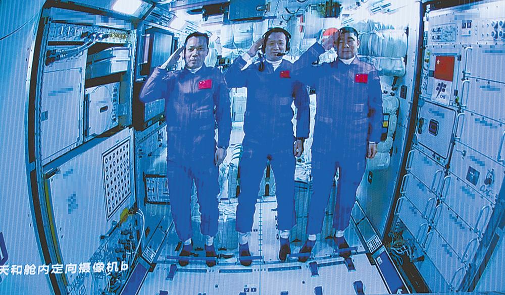 星辰大海，逐梦天际—记神舟十七号3名航天员的壮志与荣耀