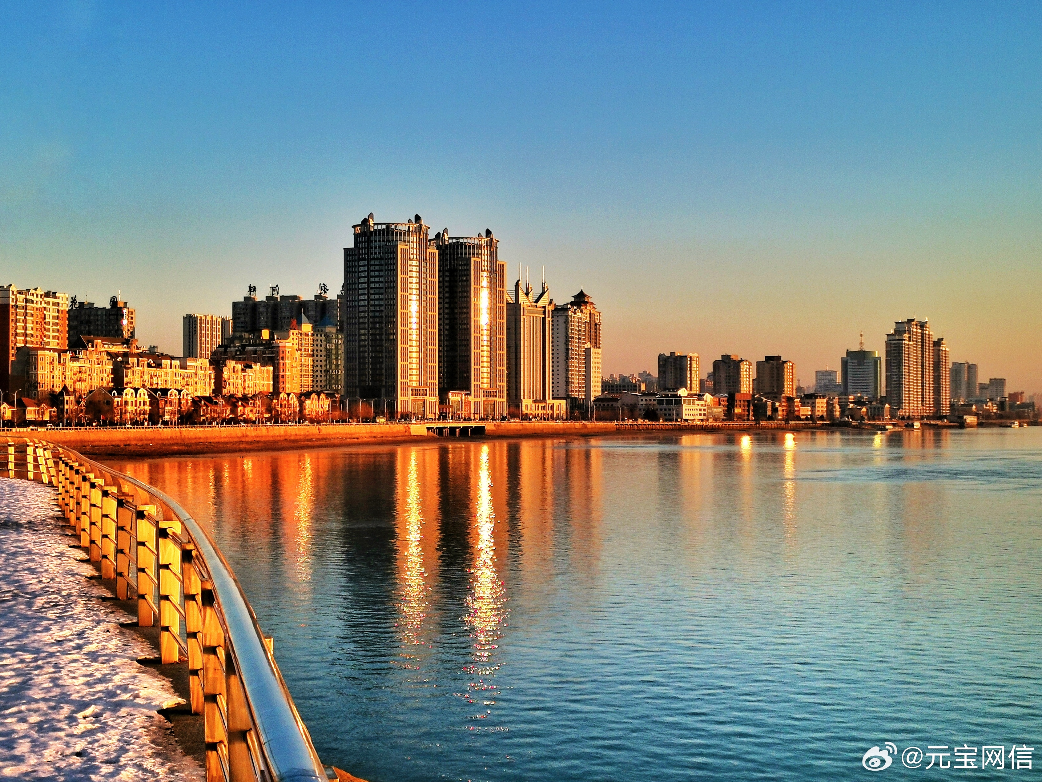 2021年丹东全图，城市发展新貌与文化传承的交响曲